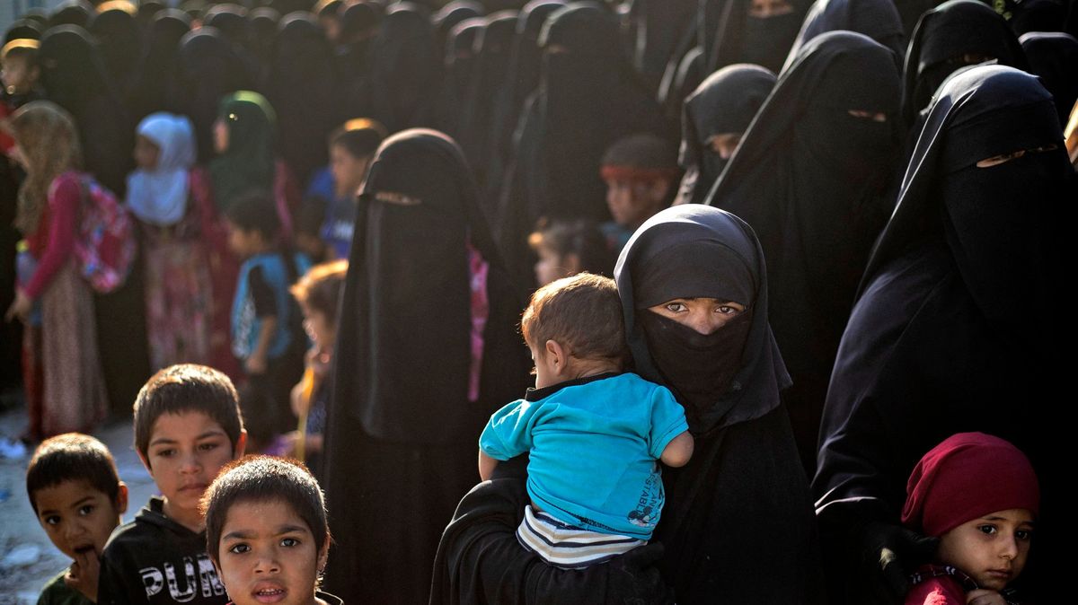Ženy z Islámského státu dělají ze svých synů „sexuální nástroje“ džihádismu